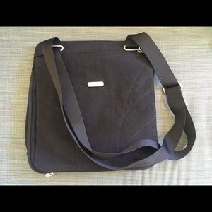 Black Baggallini anti-theft crossbody bag